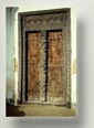 alte arabische Türen am Wege